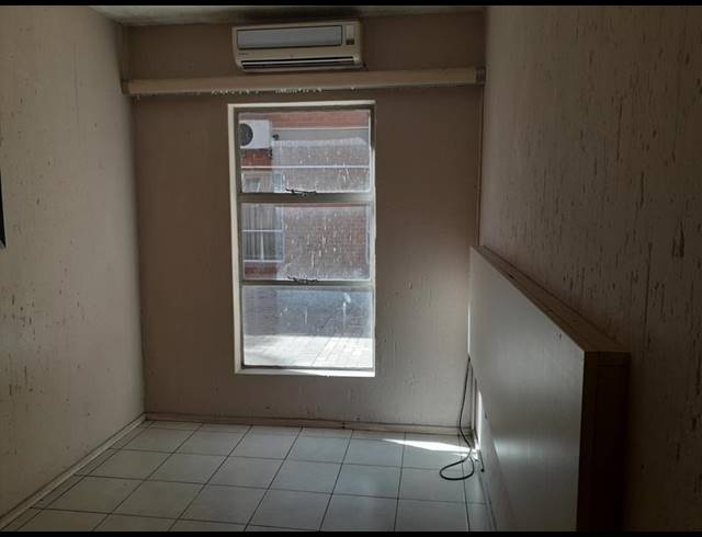 2 BEDROOM APARTMENT FOR SALE IN KEMPTON PARK CENTRAL